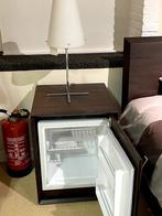 Bed met nachtkastje (mini-koelkast), Comme neuf, Brun, 90 cm, Bois