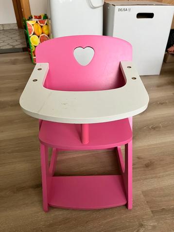 Houten poppenstoel beschikbaar voor biedingen