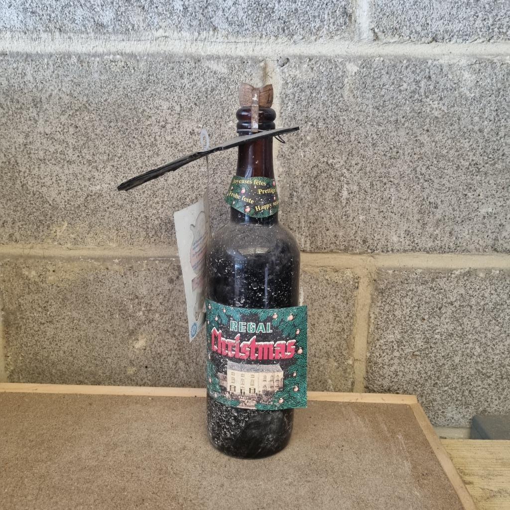 Bouteille de bière Regal Christmas (modèle 2), Enlèvement ou Envoi, Utilisé, Bouteille(s), Autres marques