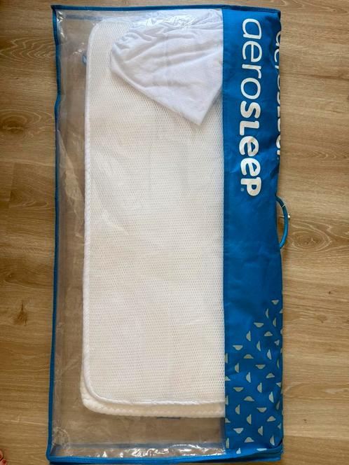 Aerosleep matras 90x40  & beschermer + 2 witte hoeslakentjes, Kinderen en Baby's, Kinderkamer | Beddengoed, Zo goed als nieuw