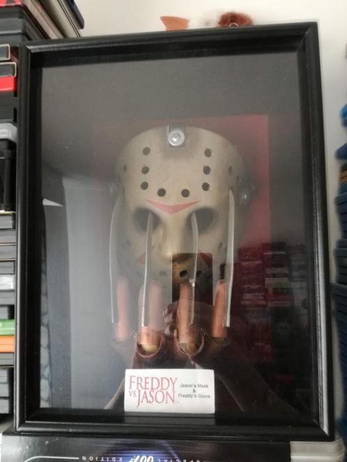 Extremely Rare! Freddy vs Jason Mask and Glove in Display, Hobby & Loisirs créatifs, Hobby & Loisirs Autre, Comme neuf, Enlèvement