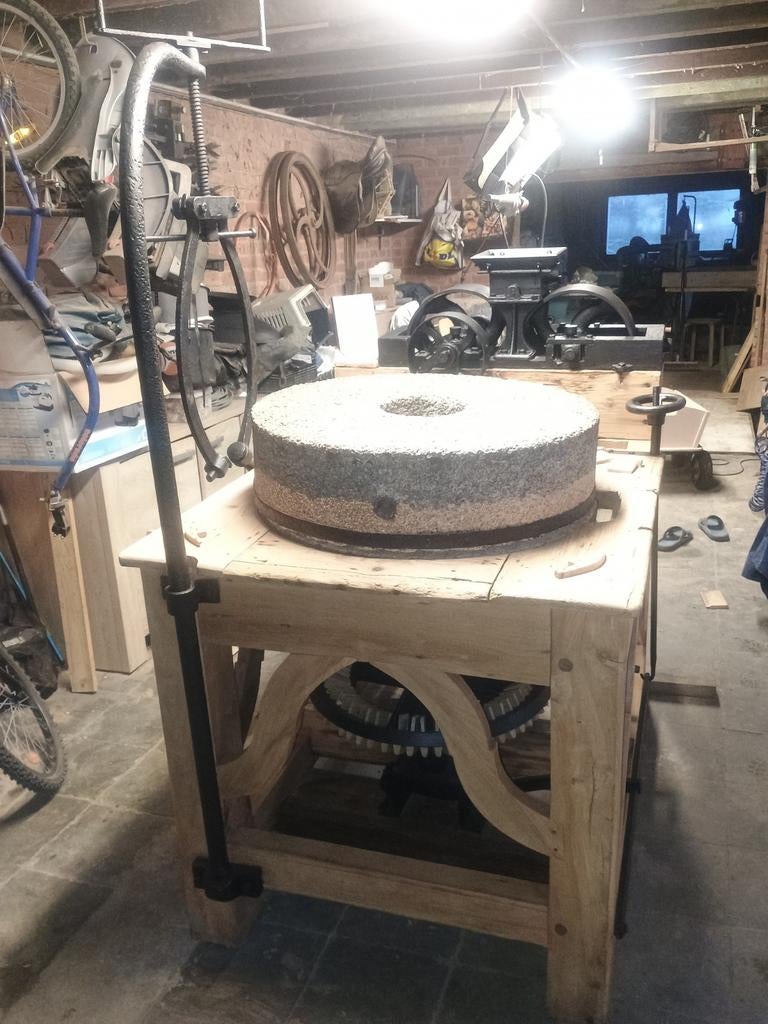 Oude graanmolen, Huis en Inrichting, Woonaccessoires | Etagères, Ophalen