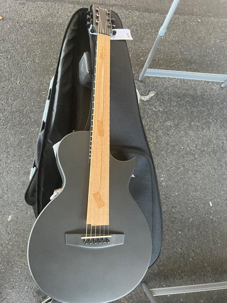 Enya Nova Go SP1 Thinline elektro-akoestische gitaar, Muziek en Instrumenten, Snaarinstrumenten | Gitaren | Elektrisch, Nieuw