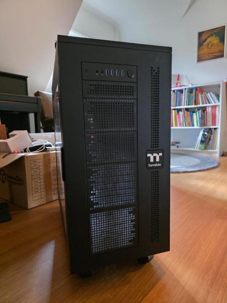 thermaltake core w100 super tower E-ATX / XL-ATX case, Computers en Software, Computerbehuizingen, Gebruikt, Ophalen