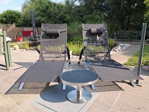 Royal Botania ligbedden (2st.) met bijzettafel, Tuin en Terras, Ligbedden, Zo goed als nieuw, Ophalen