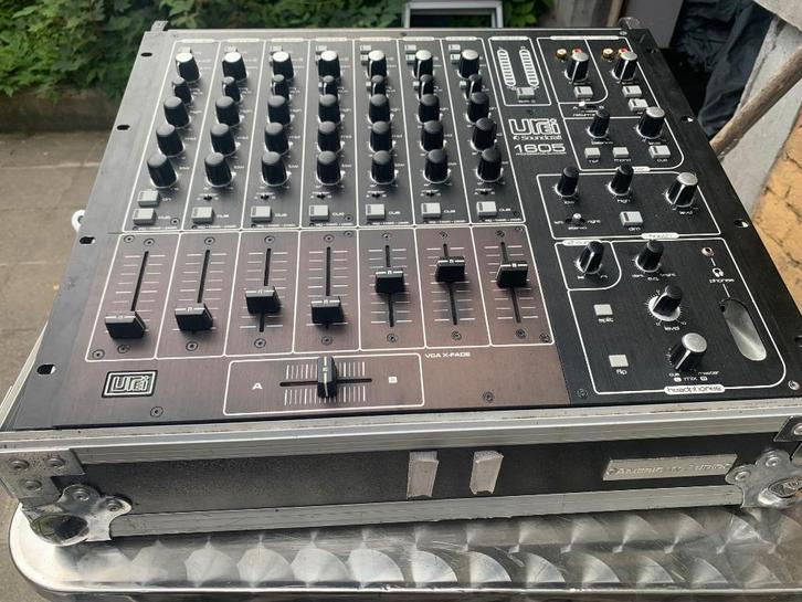 SOUNDCRAFT UREI 1605 mixer. Le top tu top ,rare et collector, Muziek en Instrumenten, Mengpanelen, Zo goed als nieuw, Microfooningang