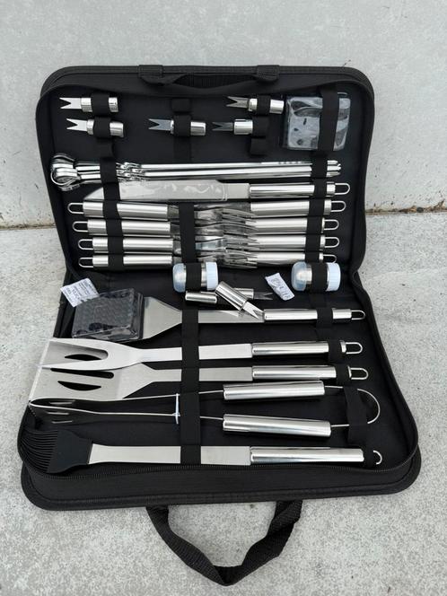 33-delige BBQ-set in luxe opbergkoffer, Tuin en Terras, Barbecue-accessoires, Zo goed als nieuw, Ophalen of Verzenden
