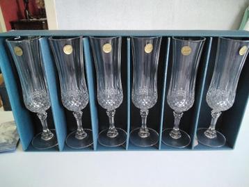 6 flûtes à champagne Longchamps en cristal d’Arques France. 