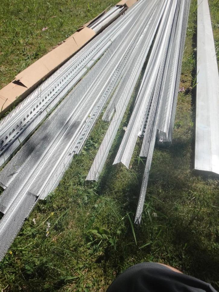 Cornières seuls et tuyaux chauffage, Bricolage & Construction, Bricolage & Rénovation Autre, Comme neuf, Enlèvement