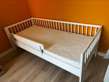 Ikea bed voor peuter of kleuter met matras en lattenbodem, Sommier à lattes, 70 à 85 cm, Enlèvement, Utilisé