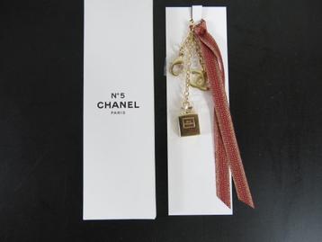 Pendentif/porte-clés Chanel original avec boîte