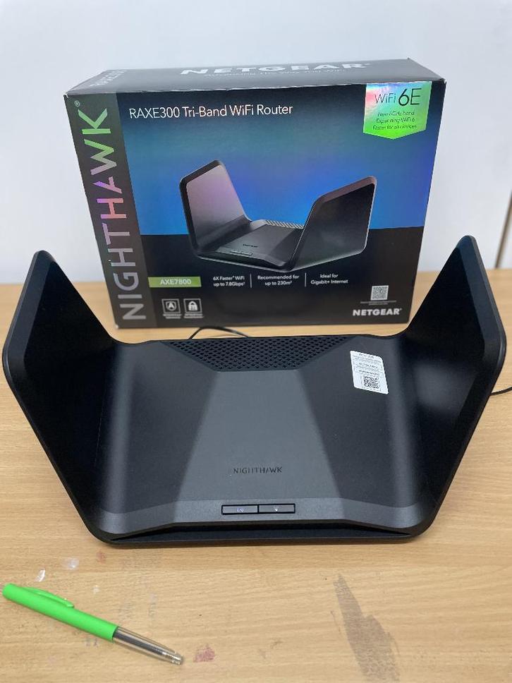 Netgear RAXE300 WiFi 6E ultra-rapide - Idéal Stream & Gaming, Computers en Software, Netwerk switches, Zo goed als nieuw, Ophalen of Verzenden