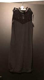 Kleedje jurk zwart met zilveren randjes. XS, Maat 34 (XS) of kleiner, Ophalen of Verzenden, Zo goed als nieuw, Zwart