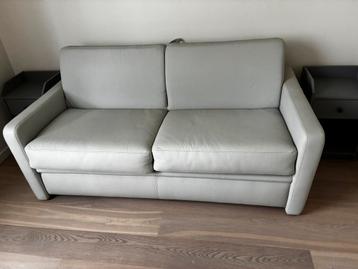 Slaapbank zetel in leer beschikbaar voor biedingen
