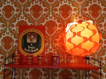 Lamp oranje  beschikbaar voor biedingen