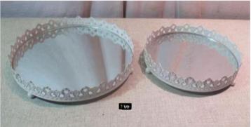 2 Mooie Retro metalen Dienbladen met spiegelglas beschikbaar voor biedingen