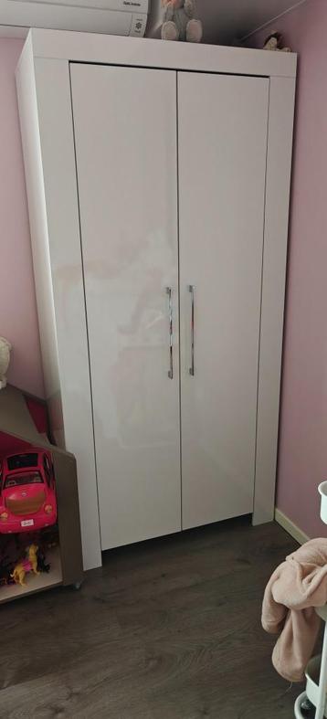 Commode en kast baby/kinderkamer beschikbaar voor biedingen
