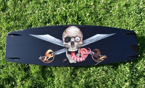 Lieuwe Falcon V2 137x40,5 custom kiteboard, Sports nautiques & Bateaux, Kitesurf, Comme neuf, Planche de kite, Double astuce, Enlèvement