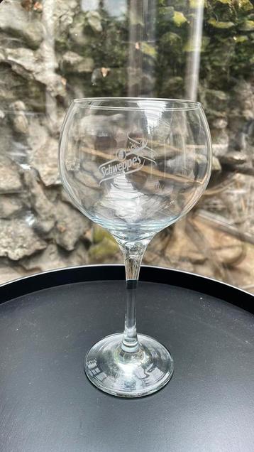 Schweppes G&T cocktailglazen beschikbaar voor biedingen