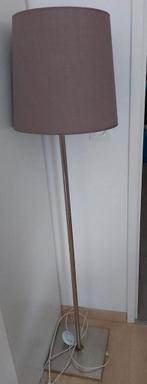 Lampe sur pied, Enlèvement, Utilisé