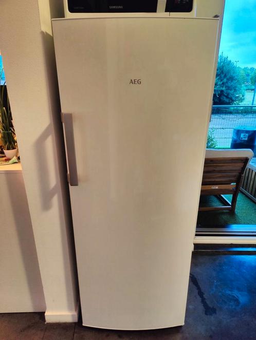 AEG diepvriezer AGE62226NW – NoFrost – A++ – 180L, Elektronische apparatuur, Vriezers en Diepvrieskisten, Zo goed als nieuw, Ophalen
