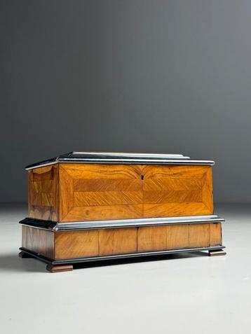 Duits Kistje Ca. 1800 beschikbaar voor biedingen