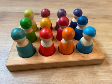 Grimm’s regenboog poppetjes en sorteerbord beschikbaar voor biedingen