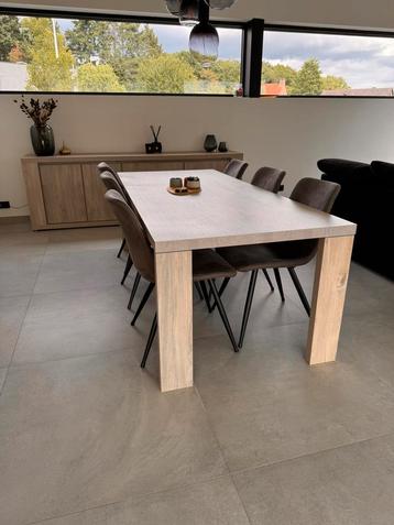 Houten eettafel (volhout eik) - 220 (l) x 95 (b) x 75 (h) beschikbaar voor biedingen