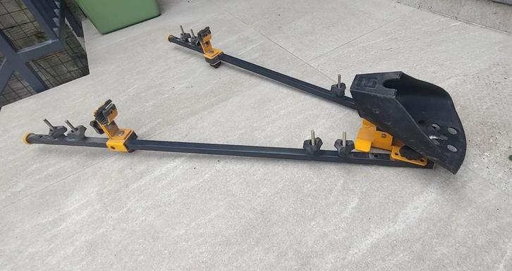 Universele fietshouder voor dakdragers., Auto diversen, Dakdragers, Zo goed als nieuw, Ophalen