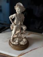 Vintage bisque porseleinen beeldje jongen met pikho, Antiek en Kunst, Kunst | Beelden en Houtsnijwerken, Ophalen