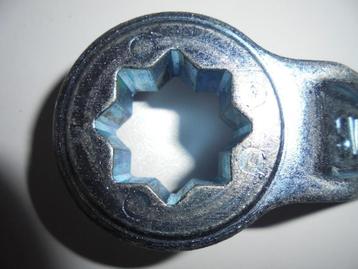 12 Speciale gebogen sleutels SW17 beschikbaar voor biedingen