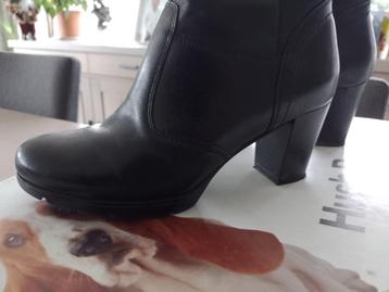 LAARZEN HUSH PUPPIES beschikbaar voor biedingen