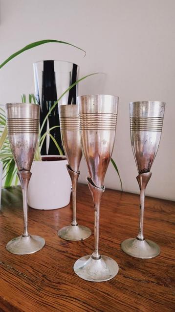 Set van 4 vintage champagneglazen verzilverd en messing 