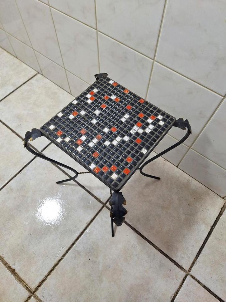 Petite table de chevet vintage rétro mosaïque et fer forgé, Antiek en Kunst, Antiek | Meubels | Tafels