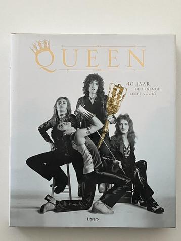 Phil Sutcliffe - Queen: 40 Jaar, De Legende Leeft Voort disponible aux enchères