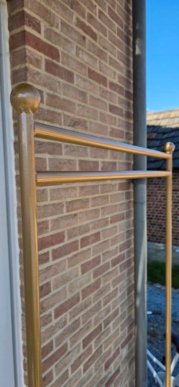 Mooi gouden ijzeren winkel kledingrek  beschikbaar voor biedingen