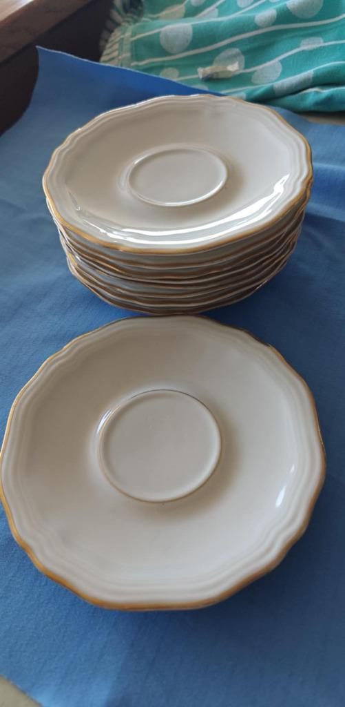 assiette sous assiette en porcelaine blanche bordure dorée B, Maison & Meubles, Cuisine | Vaisselle, Comme neuf, Assiettes(s)