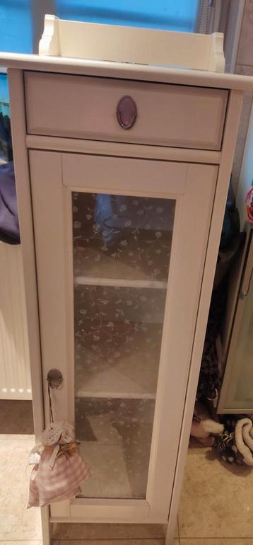Ikea badkamerkastje kastje vitrine lieve bloemetjes op deur, Huis en Inrichting, Badkamer | Badkamermeubels, Ophalen