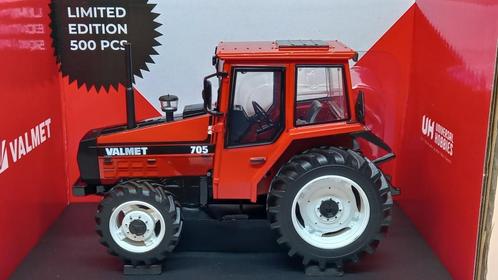 Valmet 705 Red Cabine Limited Edition 500 PCS UH, Hobby en Vrije tijd, Modelauto's | 1:32, Nieuw, Tractor of Landbouw, Universal Hobbies