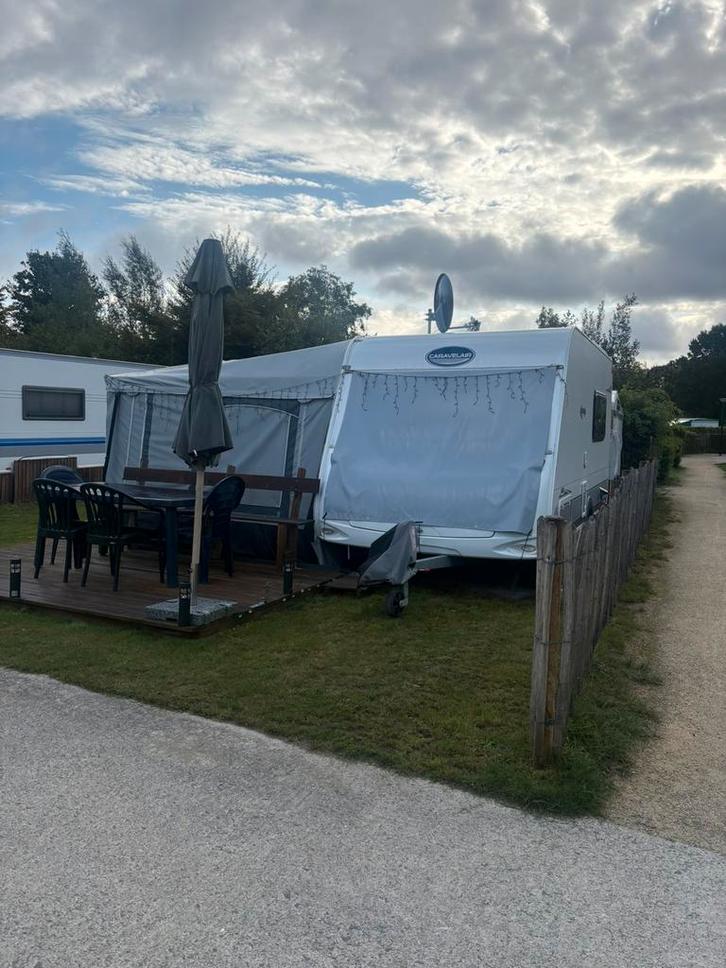 Caravalair antares 426, Caravans en Kamperen, Caravans, Particulier, tot en met 6, 1000 - 1250 kg, Treinzit, Caravelair, Omvormbare zithoek