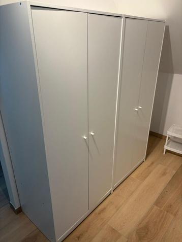 Stijlvolle witte kleerkast - Zo goed als nieuw beschikbaar voor biedingen