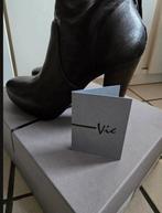 Prachtige botjes van Vic, Enlèvement