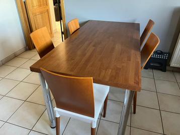 Table de cuisine + chaises assorties