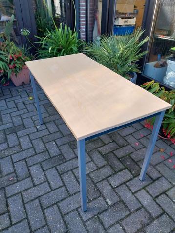 Diverse mooie tafels  beschikbaar voor biedingen