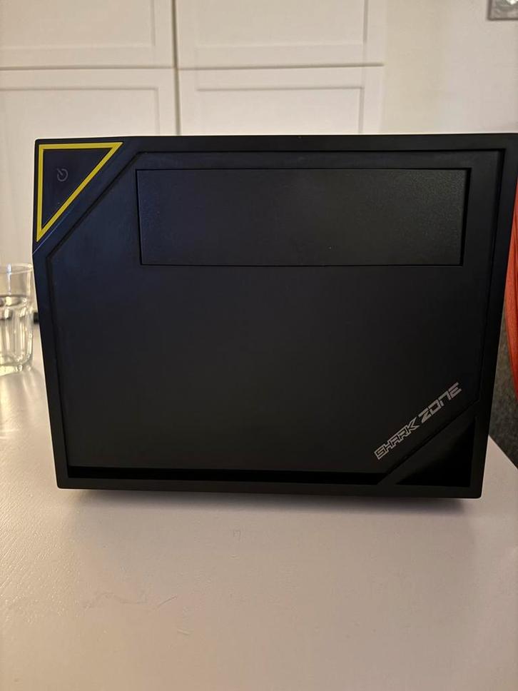 Sharkoon shark zone c10 mini tower met voeding 300watt, Computers en Software, Computerbehuizingen, Ophalen