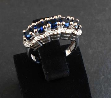 Zilveren ring met blauwe stenen en zirkonen   beschikbaar voor biedingen