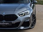 BMW M235i xDrive Gran Coupé / Skyscraper Grey, Auto's, BMW, Automaat, 4 deurs, 4 cilinders, Leder en Stof