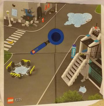 Lego city bord en vergrootglas  beschikbaar voor biedingen