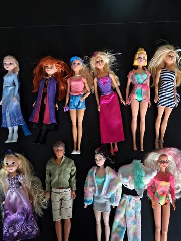 10 Barbiepoppen  beschikbaar voor biedingen