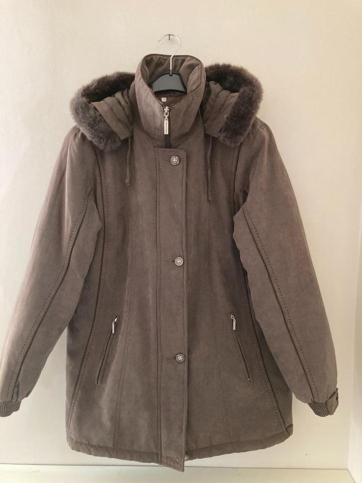 Wintermantel voor dames M. 42, Kleding | Dames, Jassen | Winter, Zo goed als nieuw, Maat 42/44 (L), Bruin, Ophalen of Verzenden